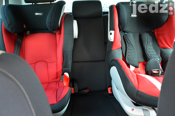 BEZPIECZEŃSTWO DZIECI | Trzecie dziecko na kanapie - Volkswagen Tiguan 4Motion